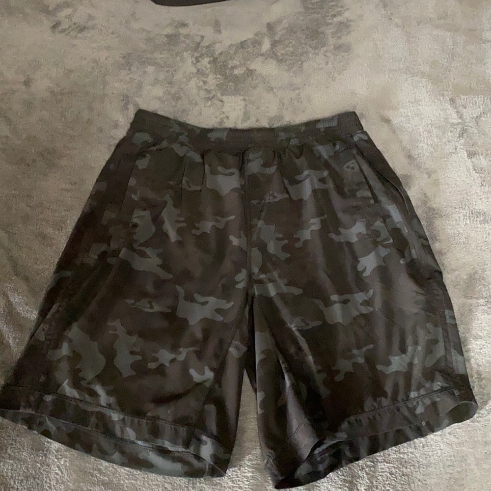 Camo lululemon shorts - lined